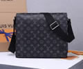 Louis Vuitton District Size M Mens bag best quality