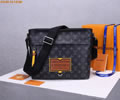 Louis Vuitton Besace Zippee men Bag LV