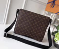 LV DISTRICT M40934 Men bag Top quality 1:1